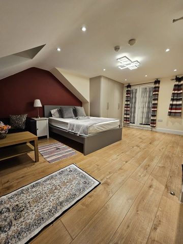 Room in a Shared House, Kinfauns Road, IG3 - Photo 4