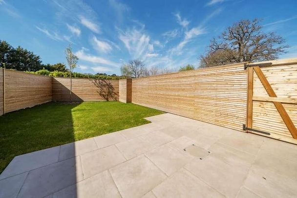Ascot, Winkfield Manor Drive, SL5 - Photo 1