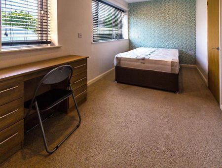 1 bedroom in a house share to rent - Photo 2