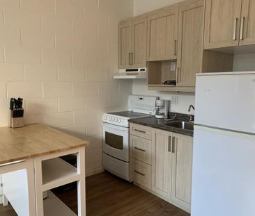 📢 Cession de bail – Studio meublé tout inclus – 1012$ – Côte Sainte... - Photo 1