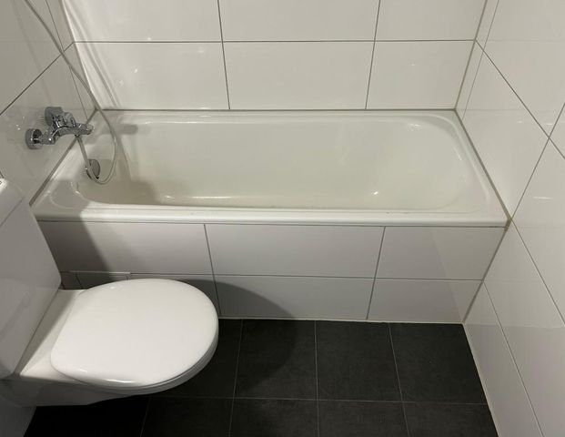 Fully renovated 3-room apartment with balcony in Dortmund Scharnhorst. - Photo 1