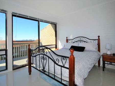 PRICE REDUCED - Stylish Unit Fully Furnished - Photo 3