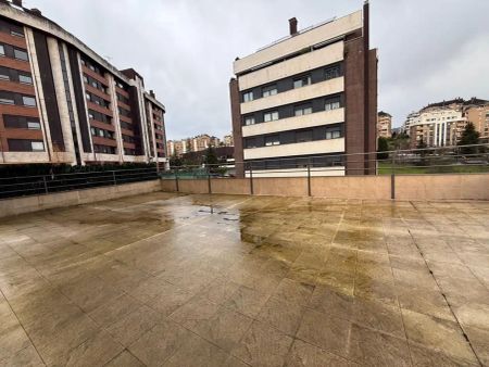 Oviedo - Photo 3