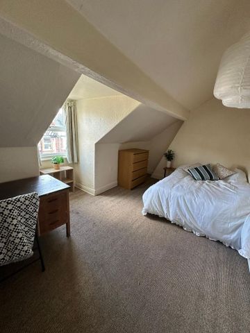 6 bedroom house to rent - Photo 2