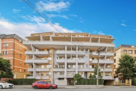 Stylish Apartment Offering Comfort and Convenience in the Heart of Ashfield - Photo 5