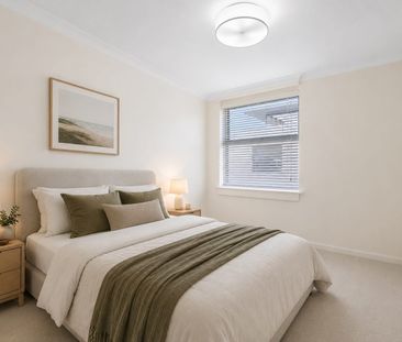 Renovated Top-Floor Living in a Prime St Kilda Location - Photo 3