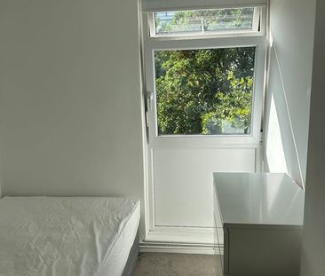 Room in a Shared Flat, Exford Court, SW11 - Photo 4