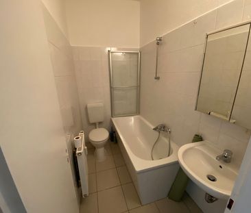 Erdgeschoss: Frisch sanierte 1-Raum-Wohnung mit EBK zu vermieten - Photo 1