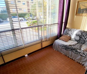 SIX FOURS LOCATION A L'ANNEE STUDIO MEUBLE - Photo 2