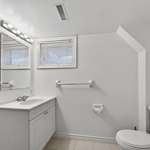 For Lease - 764 Botany Hill(Lower Unit) Crescent, Newmarket, Ontario - Photo 2