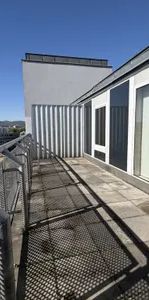 OHNE KÜCHE: Dachterrassen-Wohnung ohne Schrägen inkl. Abstellraum | Nähe U6 - Photo 1