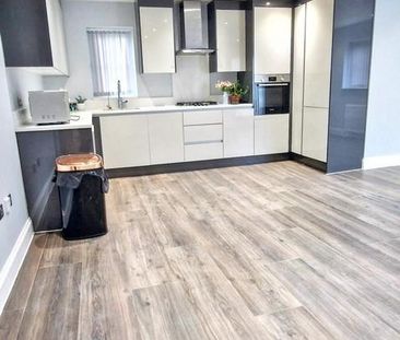 3 bedroom flat to rent - Photo 6