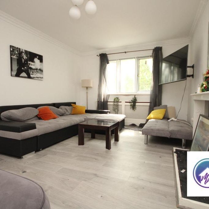3 Bedroom Flat To Rent - Photo 1