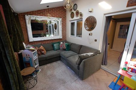 3 bedroom semi-detached house to rent - Photo 3