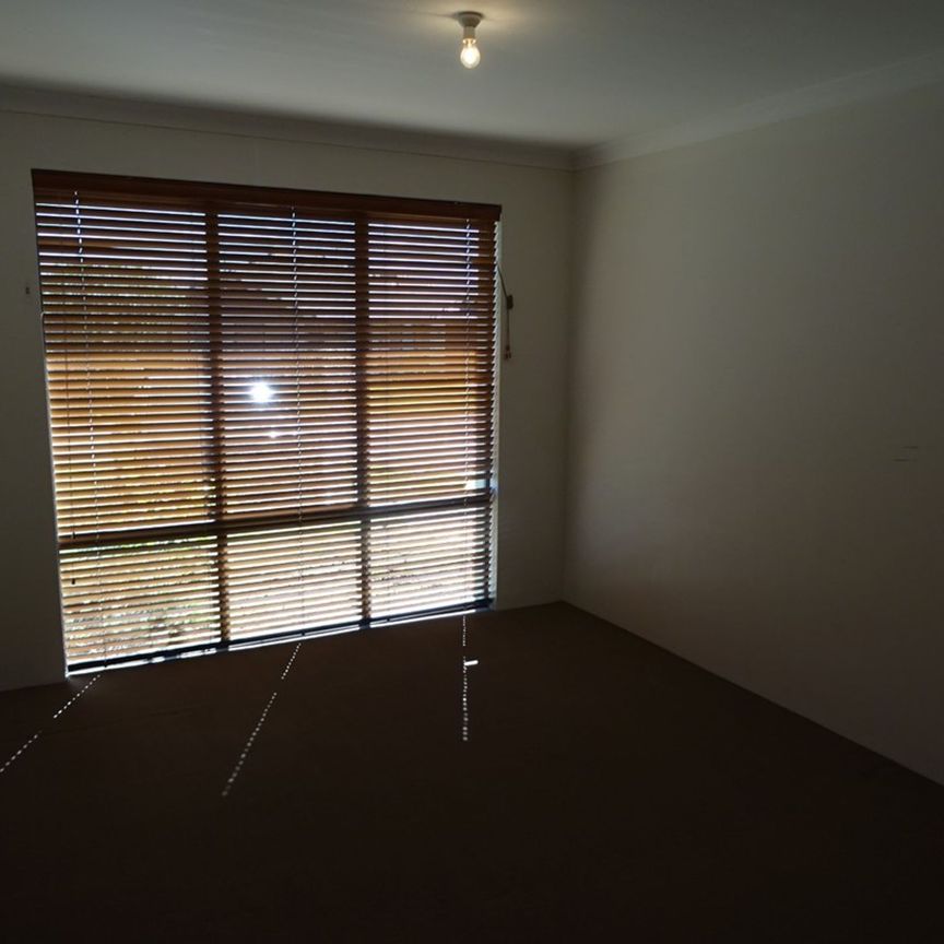 Spacious 4-Bedroom Family Home - Photo 1