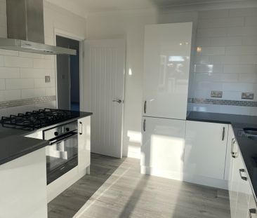 2 bedroom Spacious Two Bedroom Apartment to rent - Photo 2