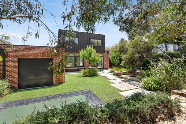 Family home with striking Street Front Appeal - Photo 1