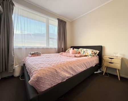 4-bedroom house in Wainuiomata Lower Hutt. - Photo 2