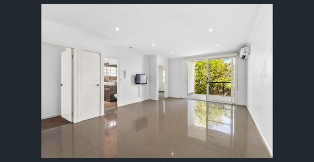 Modern Ground-Floor Living with Air Con & Private Courtyard in Prime Location - Photo 1