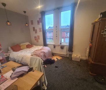 6 Bed - 72 Royal Park Avenue, Hyde Park, Leeds - LS6 1EY - Student - Photo 1