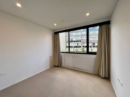 Luxurious 3 bedrooms Living in Camperdown's Heart - Photo 4