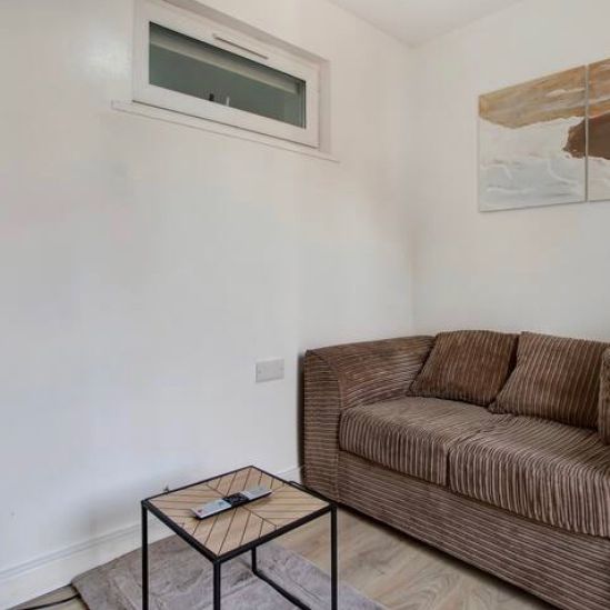 1 Bed Flat, Selby Close, E6 - Photo 1