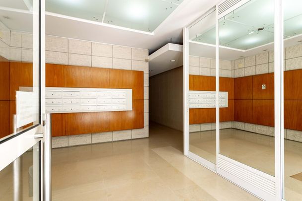 1 Bedroom Furnished Apartment with Parking – Lisbon - Photo 1