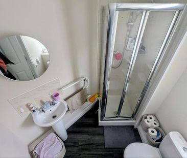 2 bedroom flat to rent - Photo 5