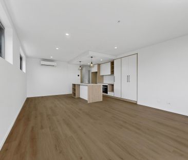 Oversized 2 bedroom + separate multipurpose room – Take the 3D Virt... - Photo 6