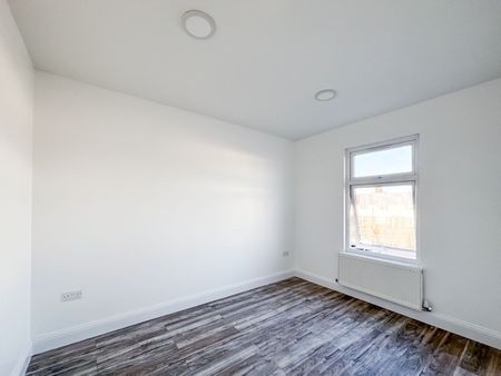 4 Bed Terraced House, Ripple Road, IG11 - Photo 3