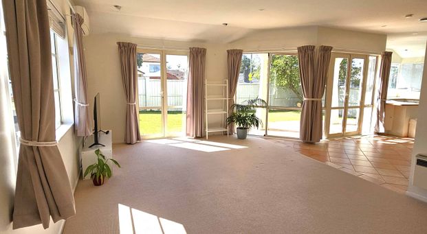 3 Bedrooms, Takapuna - Photo 1