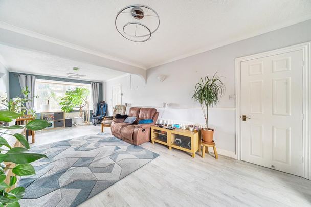 4 bedroom semi-detached house to rent - Photo 1