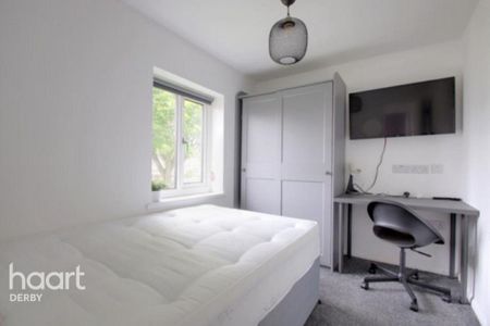 1 bedroom in a house share to rent - Photo 2