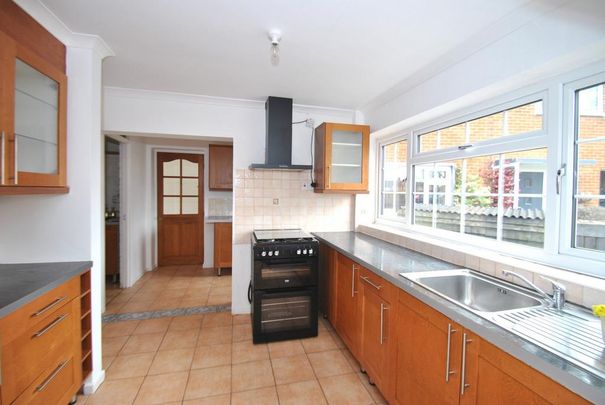3 bedroom end of terrace house to rent - Photo 1