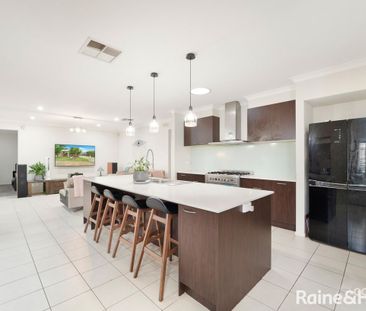Large 4 Bedroom Home in Tarneit - Photo 4