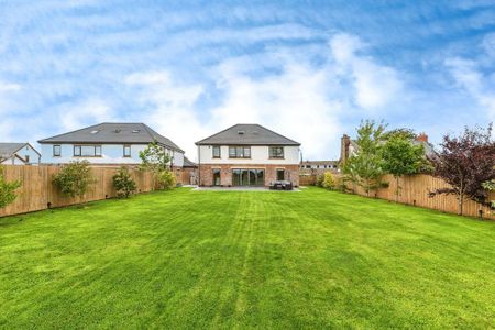 5 bedroom detached house to rent - Photo 4