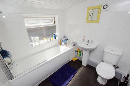 4 bedroom house to rent - Photo 5