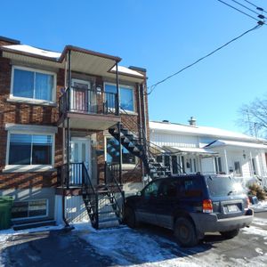 Renovated 5.5 Apartment In Lachine - Photo 2