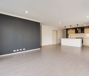 3 bedroom, Low Maintenance Family Home! - Photo 3