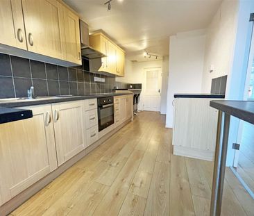 3 bedroom Terraced House to rent - Photo 6
