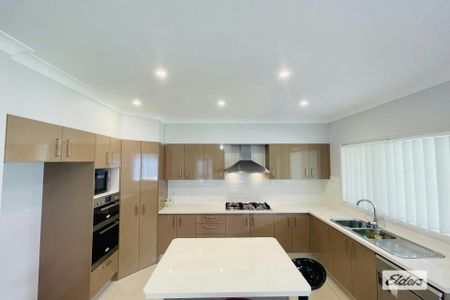Near New Luxury house with 4 Bedrooms plus STUDY - Photo 3