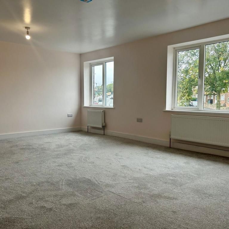 3 bedroom flat to rent - Photo 1