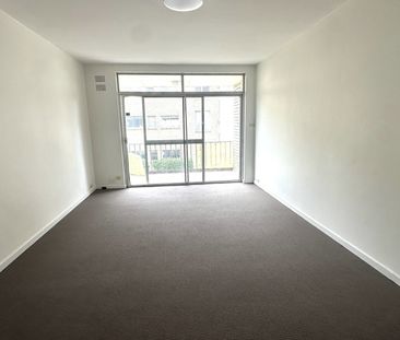SPACIOUS 3 BEDROOM UNIT WITH BRAND NEW KITCHEN - Photo 4