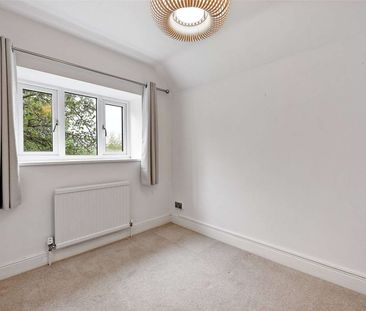 Modern family home in sought after village - Photo 6