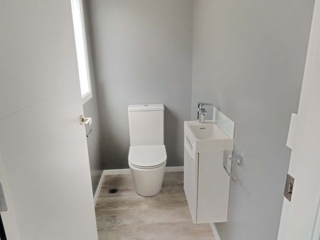 Stokes Valley - Photo 2