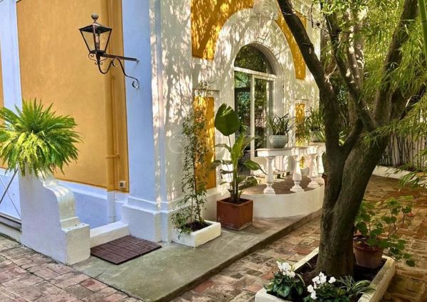 Villa-Parioli: Beautiful independent house with large private garden and terraces. Spacious living, formal dining, study-music room, sun room, 5 bedrooms, 4 bathrooms, parking. rif 163