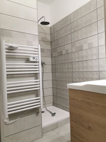 Location Appartement 2 pièces 45m² MARIGNANE 13700 - Photo 5