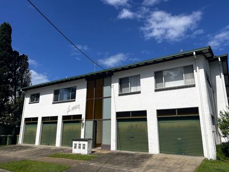 1/1 Burra Street, 4217, Chevron Island Qld - Photo 2