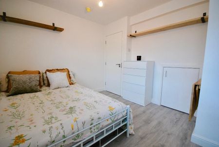 5 bedroom terraced house to rent - Photo 3