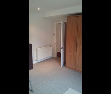1 Bed Flat, Wandsworth Road, SW8 - Photo 6